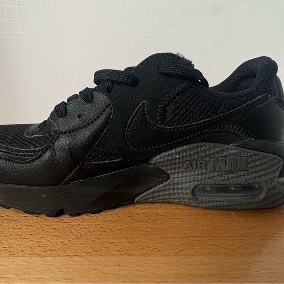 Nike Women's Black Athletic Shoes - Picture 10 of 16